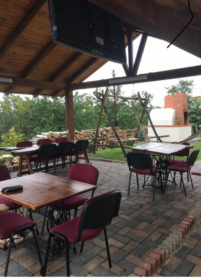 Caravans Park & Glamping Tents In The Vineyard Villa Torda Kültér fotó