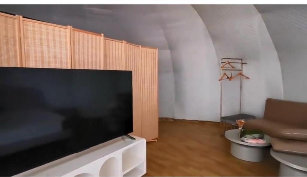 Caravans Park & Glamping Tents In The Vineyard Villa Torda Kültér fotó